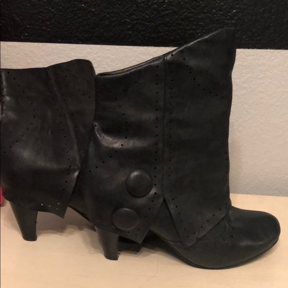 Shoes - Cute black booties!